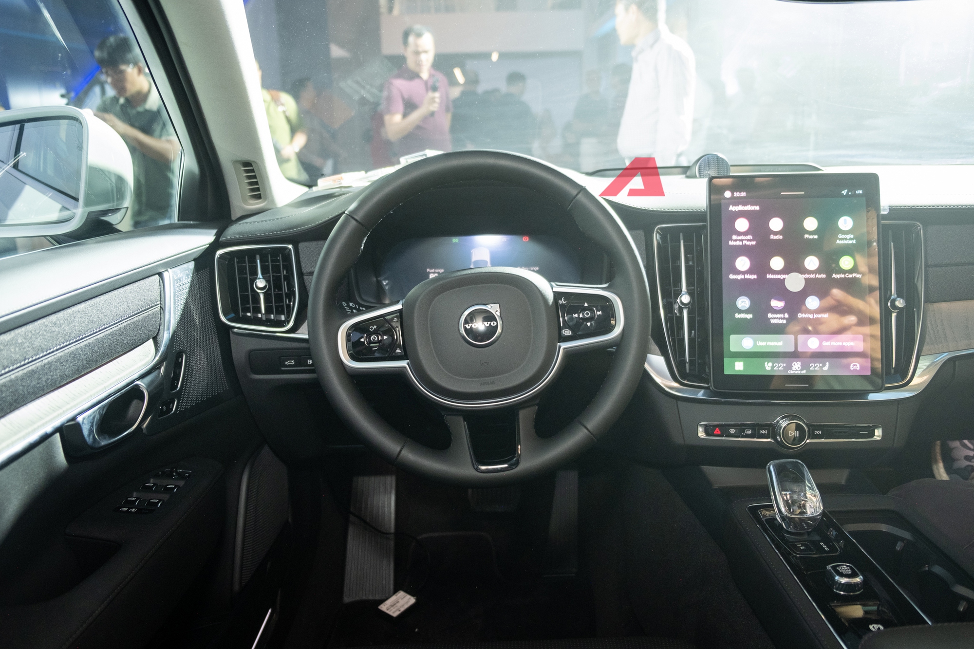 Chi tiết Volvo S90 mới vừa ra mắt Việt Nam: 2,75 tỷ đồng, rẻ hơn gần 150 triệu, thiết kế đẹp lên trông thấy, có màn hình Google- Ảnh 7.