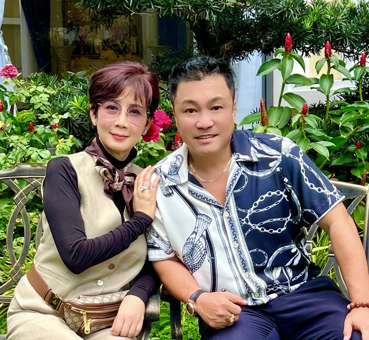 "Huyền thoại màn ảnh" Diễm Hương về Việt Nam: Nhan sắc tuổi U60 gây bão, làm mẹ 4 con ở nước ngoài- Ảnh 12. "Huyền thoại màn ảnh" Diễm Hương về Việt Nam: Nhan sắc tuổi U60 gây bão, làm mẹ 4 con ở nước ngoài- Ảnh 12.