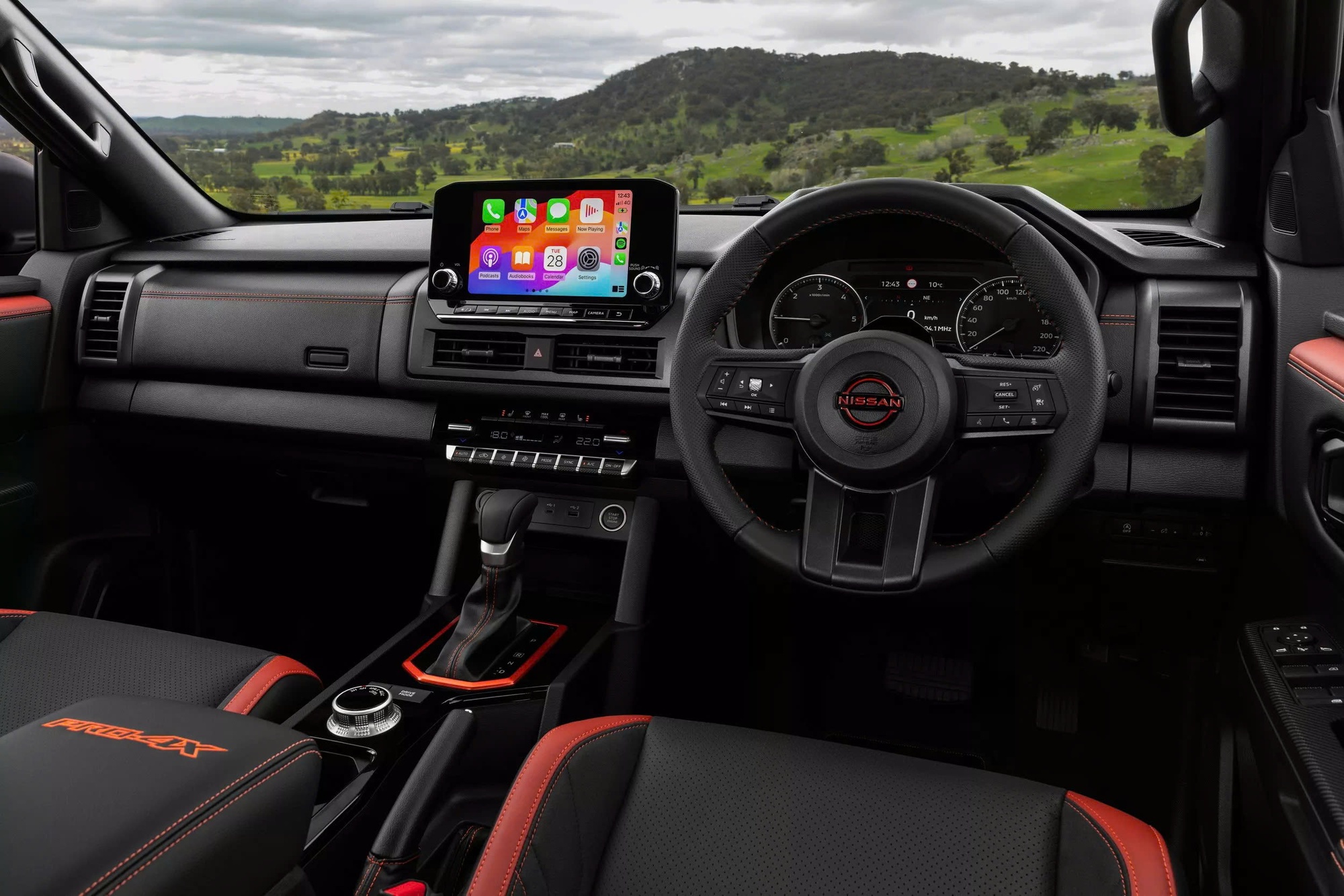 Nissan Navara ra mắt: 'Ruột' Mitsubishi Triton, thiết kế khác biệt, bản Pro4X cực ngầu cạnh tranh Ranger- Ảnh 4. Nissan Navara ra mắt: 'Ruột' Mitsubishi Triton, thiết kế khác biệt, bản Pro4X cực ngầu cạnh tranh Ranger- Ảnh 4.