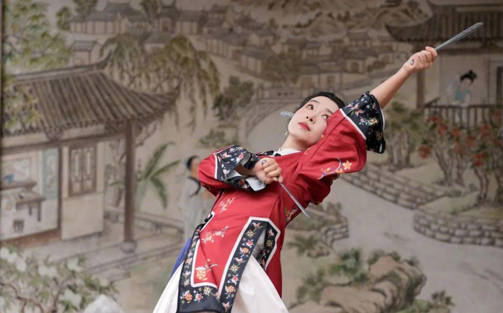 Nữ đệ tử Võ Đang dùng trâm như kiếm, tái hiện độc chiêu giấu dao trong búi tóc- Ảnh 3.