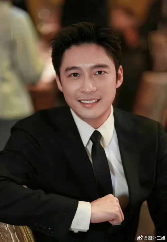 Ngọc nữ N. hẹn hò thiếu gia tập đoàn hơn 14 tuổi, showbiz có thêm đôi 