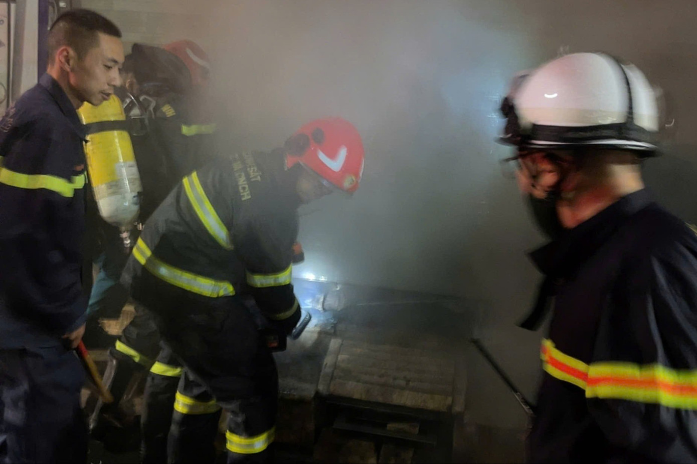 7 người thoát nạn trong vụ cháy nhà ở Hà Nội- Ảnh 2.