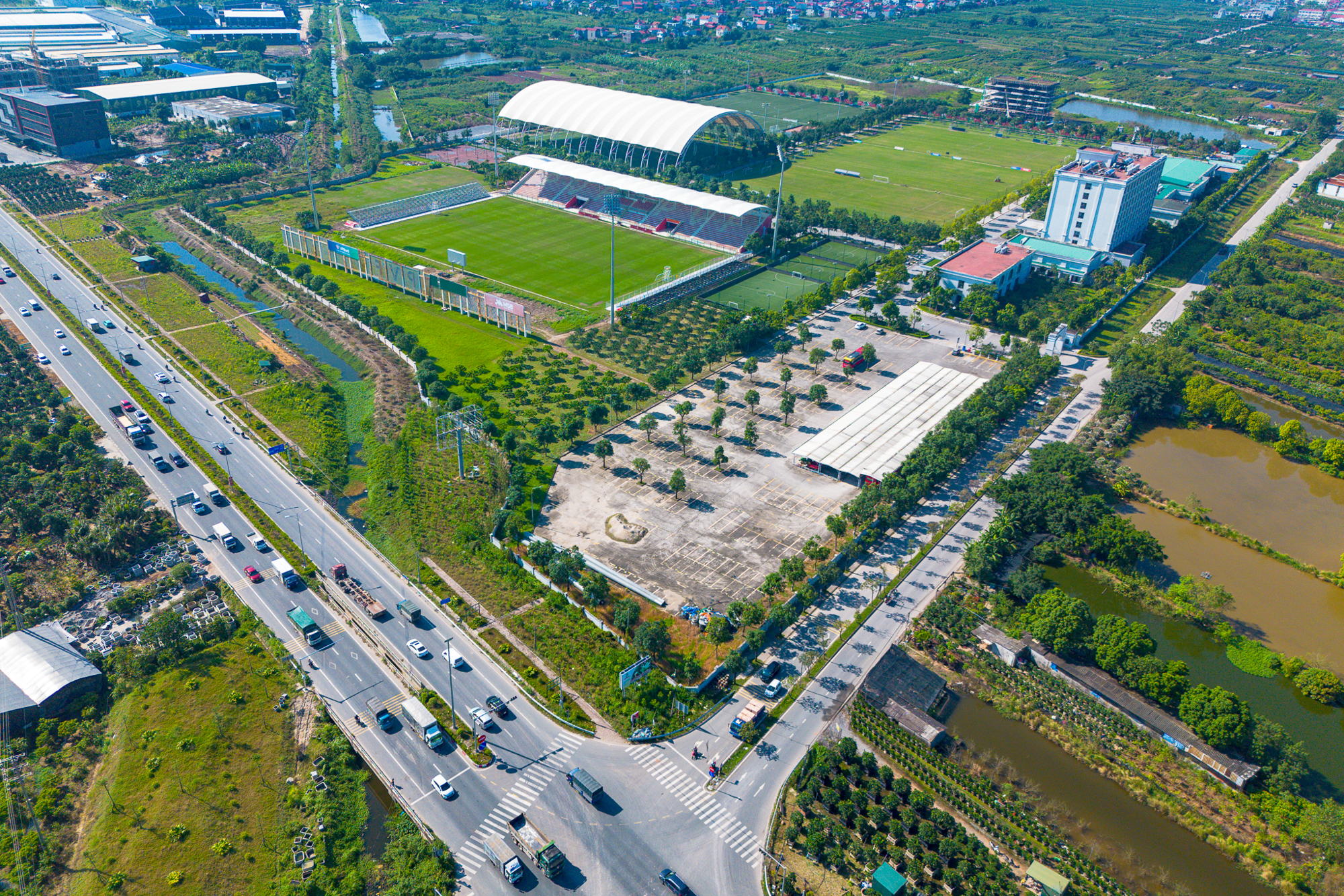 Toàn cảnh khu vực sắp xây sân vận động lớn nhất Việt Nam tại Hưng Yên: Sức chứa gấp rưỡi sân Mỹ Đình, do Vinhomes xây dựng- Ảnh 3.