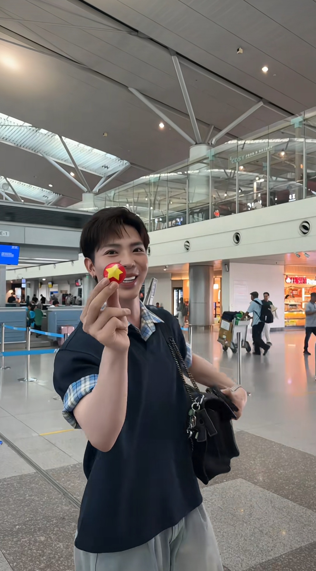 Chung kết Miss Universe: Top 30 trình diễn bikini, nhưng dàn sao và cả "cõi mạng" vẫn chưa hết sốc vì Hương Giang- Ảnh 9. Chung kết Miss Universe: Top 30 trình diễn bikini, nhưng dàn sao và cả "cõi mạng" vẫn chưa hết sốc vì Hương Giang- Ảnh 9.