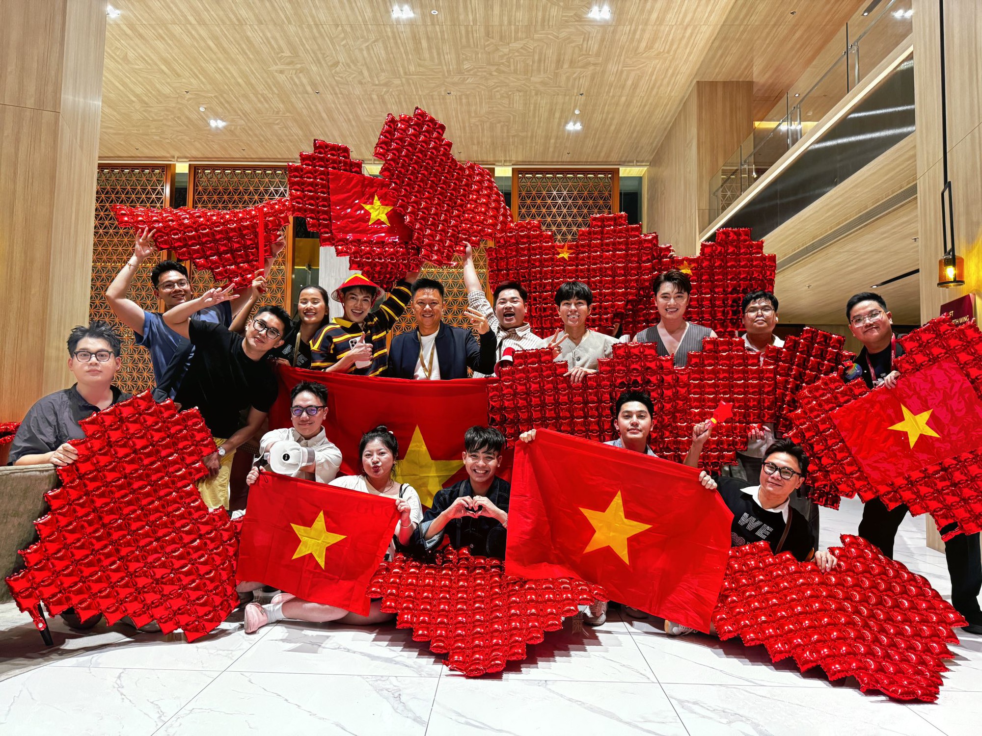 Chung kết Miss Universe: Top 30 trình diễn bikini, nhưng dàn sao và cả "cõi mạng" vẫn chưa hết sốc vì Hương Giang- Ảnh 6. Chung kết Miss Universe: Top 30 trình diễn bikini, nhưng dàn sao và cả "cõi mạng" vẫn chưa hết sốc vì Hương Giang- Ảnh 6.