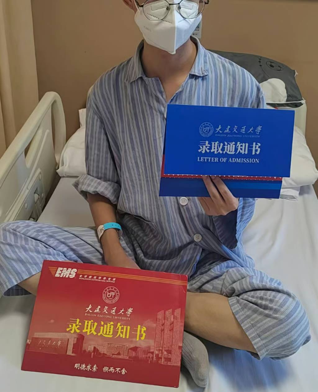 Bức tranh vẽ đoàn tàu khiến hàng triệu người bật khóc- Ảnh 2. Bức tranh vẽ đoàn tàu khiến hàng triệu người bật khóc- Ảnh 2.