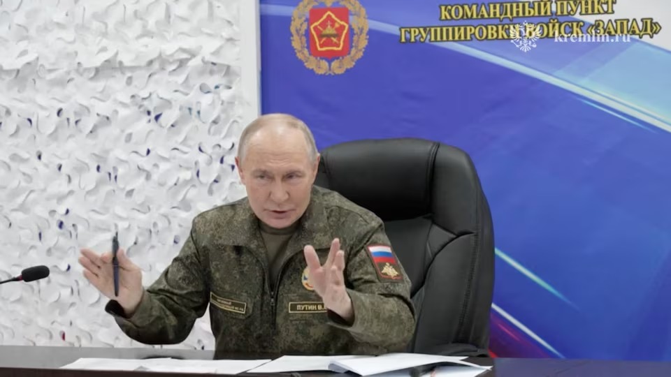 Nhận kế hoạch hòa bình từ Mỹ, ông Zelensky gấp rút cầu kiến ông Trump – Ông Putin tung luôn “mệnh lệnh sắt”- Ảnh 3.