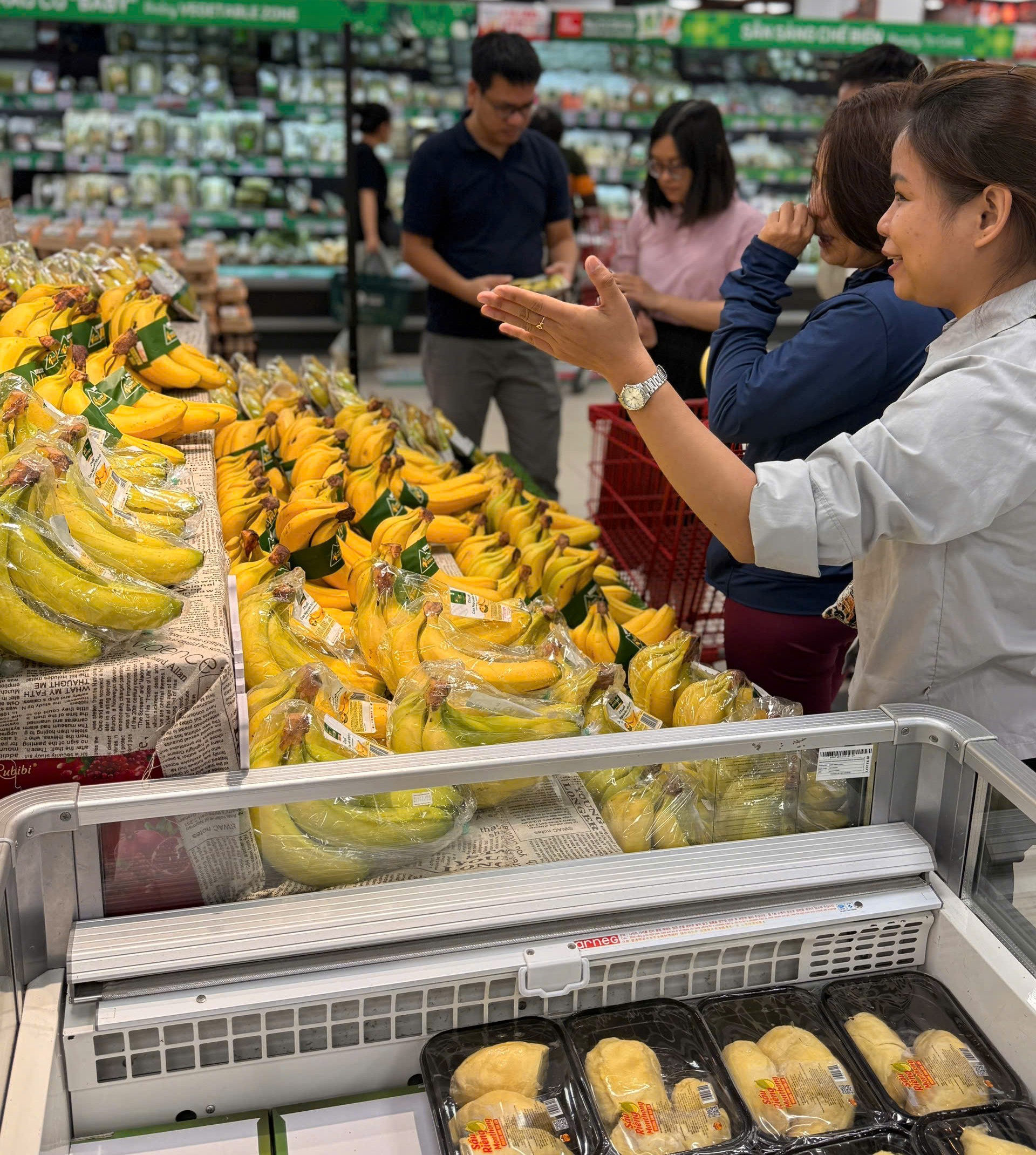 Bầu Đức bất ngờ mang sầu riêng bán trong nước- Ảnh 2.