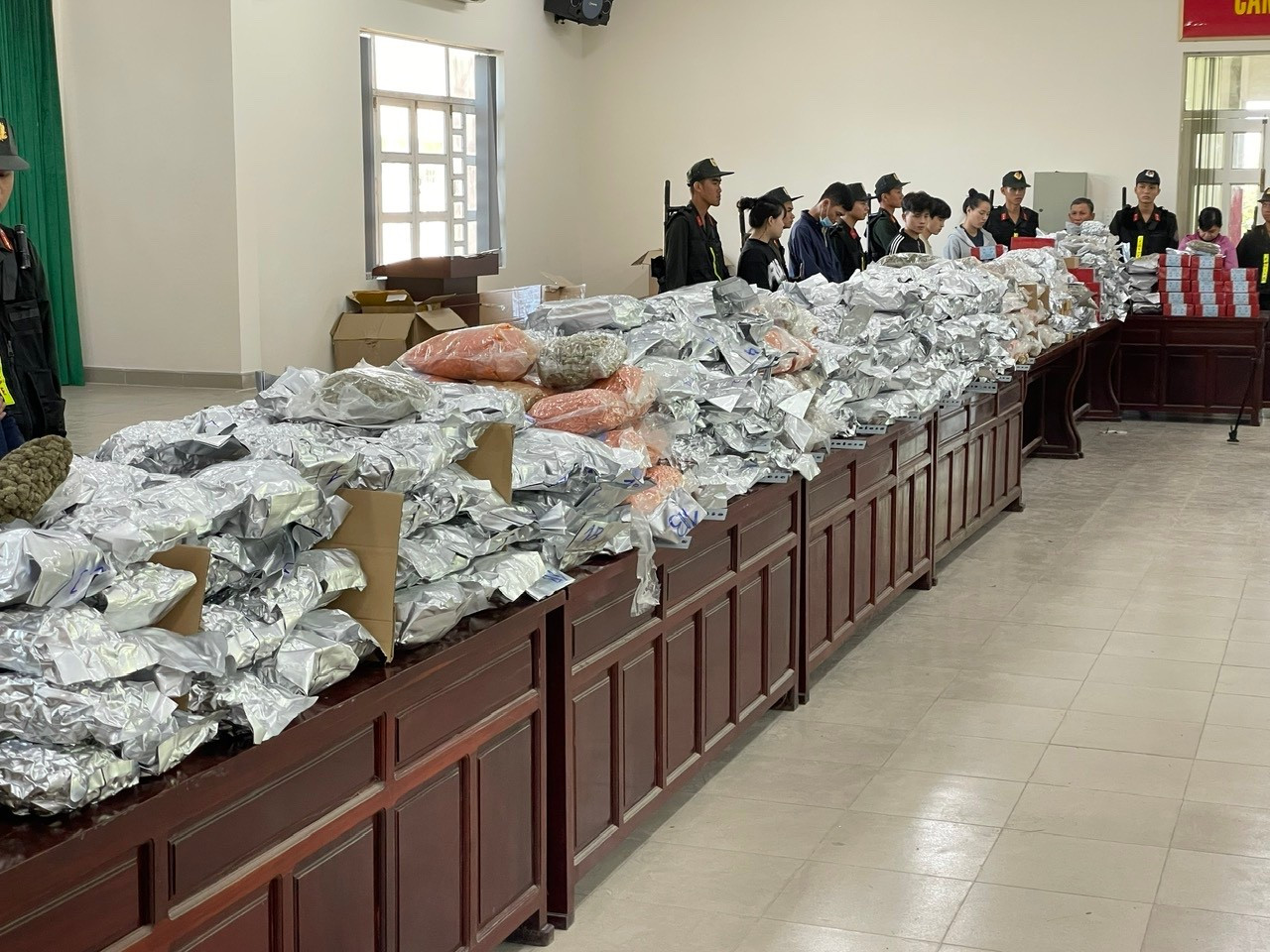 Hơn 1 tấn cần sa được tuồn từ nước ngoài về Việt Nam bằng cách nào?- Ảnh 1.