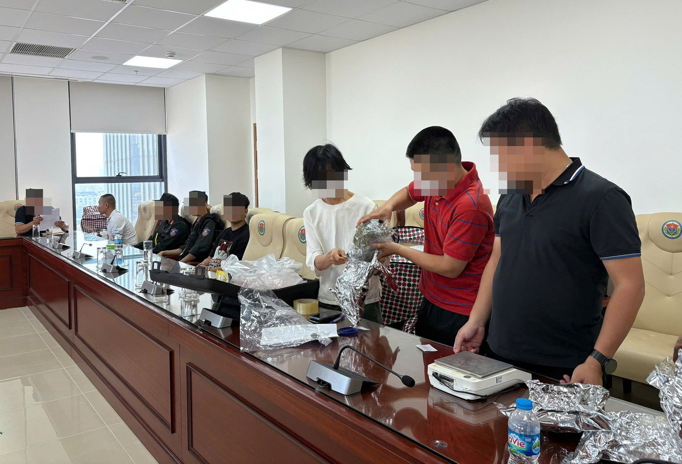 Hơn 1 tấn cần sa được tuồn từ nước ngoài về Việt Nam bằng cách nào?- Ảnh 14.