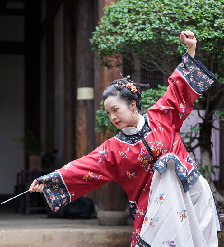 Nữ đệ tử Võ Đang dùng trâm như kiếm, tái hiện độc chiêu giấu dao trong búi tóc- Ảnh 4.