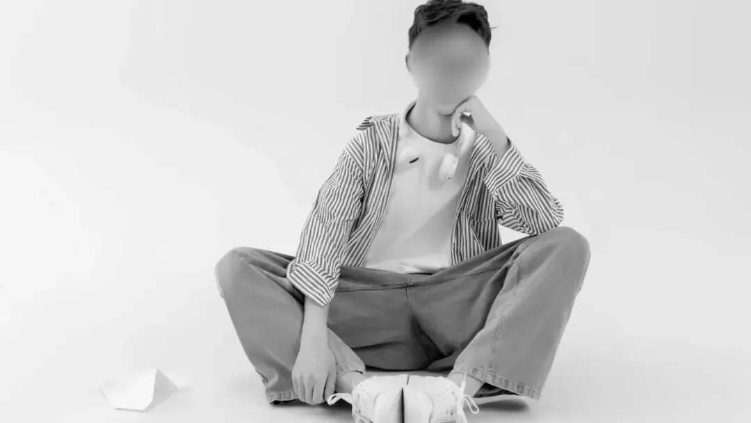 Bức tranh vẽ đoàn tàu khiến hàng triệu người bật khóc- Ảnh 1. Bức tranh vẽ đoàn tàu khiến hàng triệu người bật khóc- Ảnh 1.