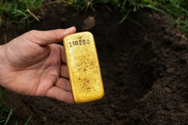Người phát hiện thoi vàng trong vườn nhà nhưng có thể không được nhận gì- Ảnh 1.
