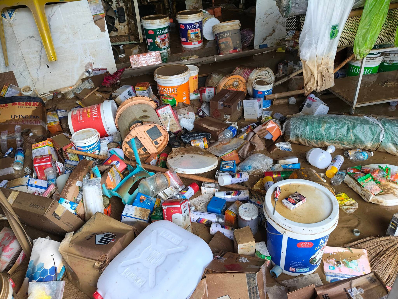 Lời kể của người thoát thân từ trận lũ kinh hoàng ở Nha Trang- Ảnh 2.