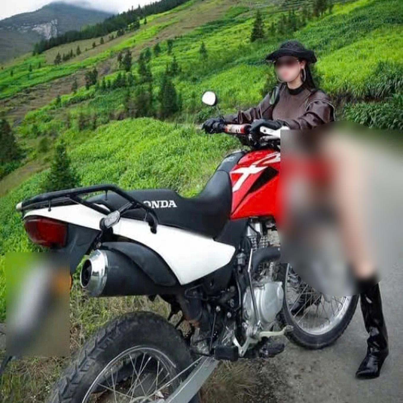 Bức ảnh cô gái khoe thân phản cảm ở Tuyên Quang: Chủ xe lên tiếng bất ngờ- Ảnh 1.