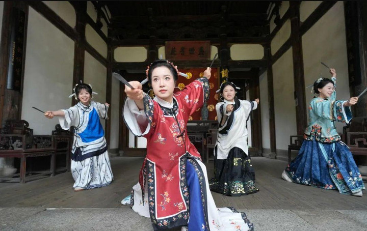 Nữ đệ tử Võ Đang dùng trâm như kiếm, tái hiện độc chiêu giấu dao trong búi tóc- Ảnh 2.