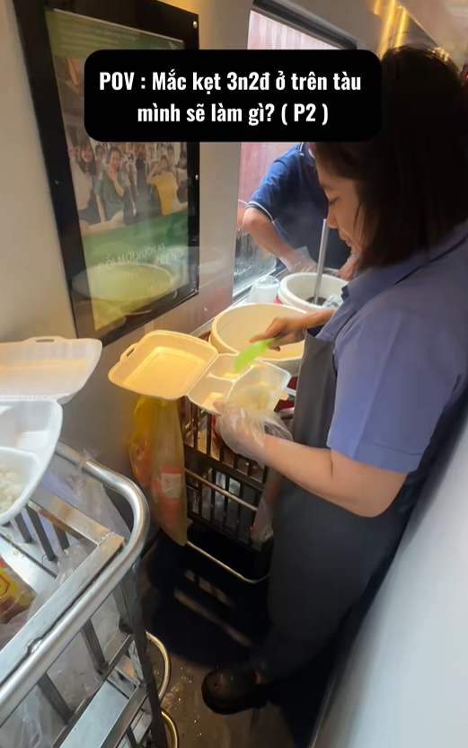 3 ngày 2 đêm kẹt trên tàu Quảng Ngãi - TP.HCM ngày lũ lụt: Có những ấm áp rất Việt Nam!- Ảnh 6. 3 ngày 2 đêm kẹt trên tàu Quảng Ngãi - TP.HCM ngày lũ lụt: Có những ấm áp rất Việt Nam!- Ảnh 6.