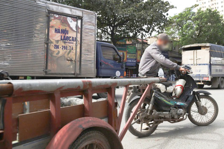 CSGT Hà Nội tịch thu hơn 170 xe tự chế, xe chở hàng cồng kềnh- Ảnh 2.