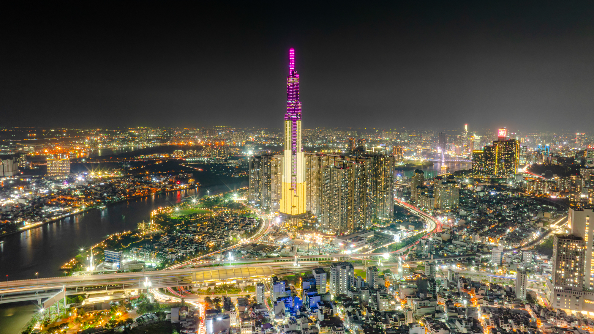 Toà tháp biểu tượng khiến cho căn nhà nào nhìn thấy nó cũng đều tăng giá- Ảnh 1.