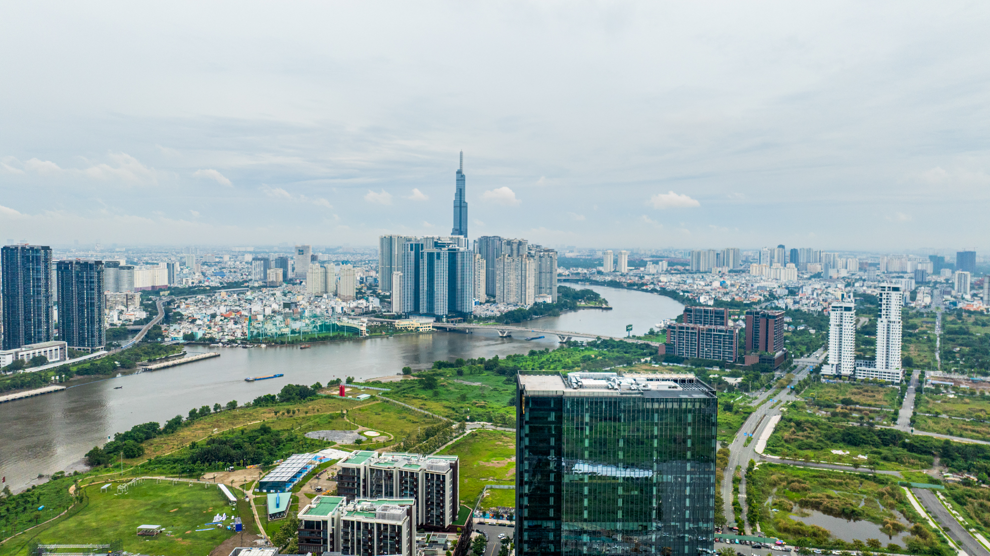 Toà tháp biểu tượng khiến cho căn nhà nào nhìn thấy nó cũng đều tăng giá- Ảnh 11.