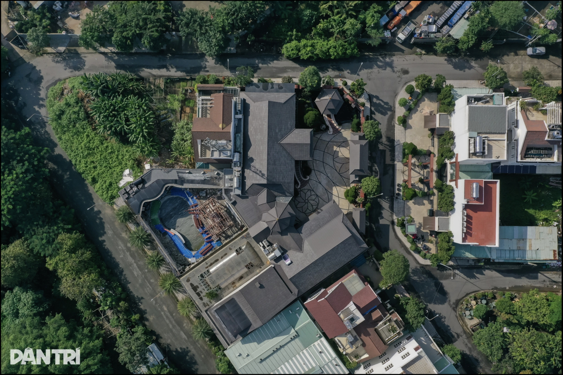 To&agrave;n cảnh từ tr&ecirc;n cao biệt phủ xa hoa 4000m2 của vợ chồng "b&agrave; tr&ugrave;m" thẩm mỹ viện Mailisa- Ảnh 2.