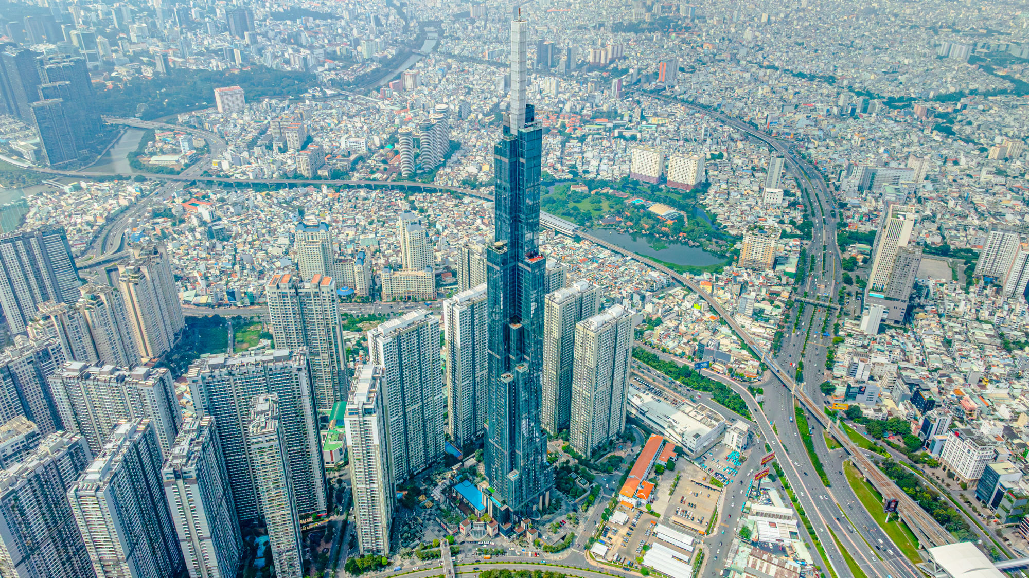 Toà tháp biểu tượng khiến cho căn nhà nào nhìn thấy nó cũng đều tăng giá- Ảnh 2.