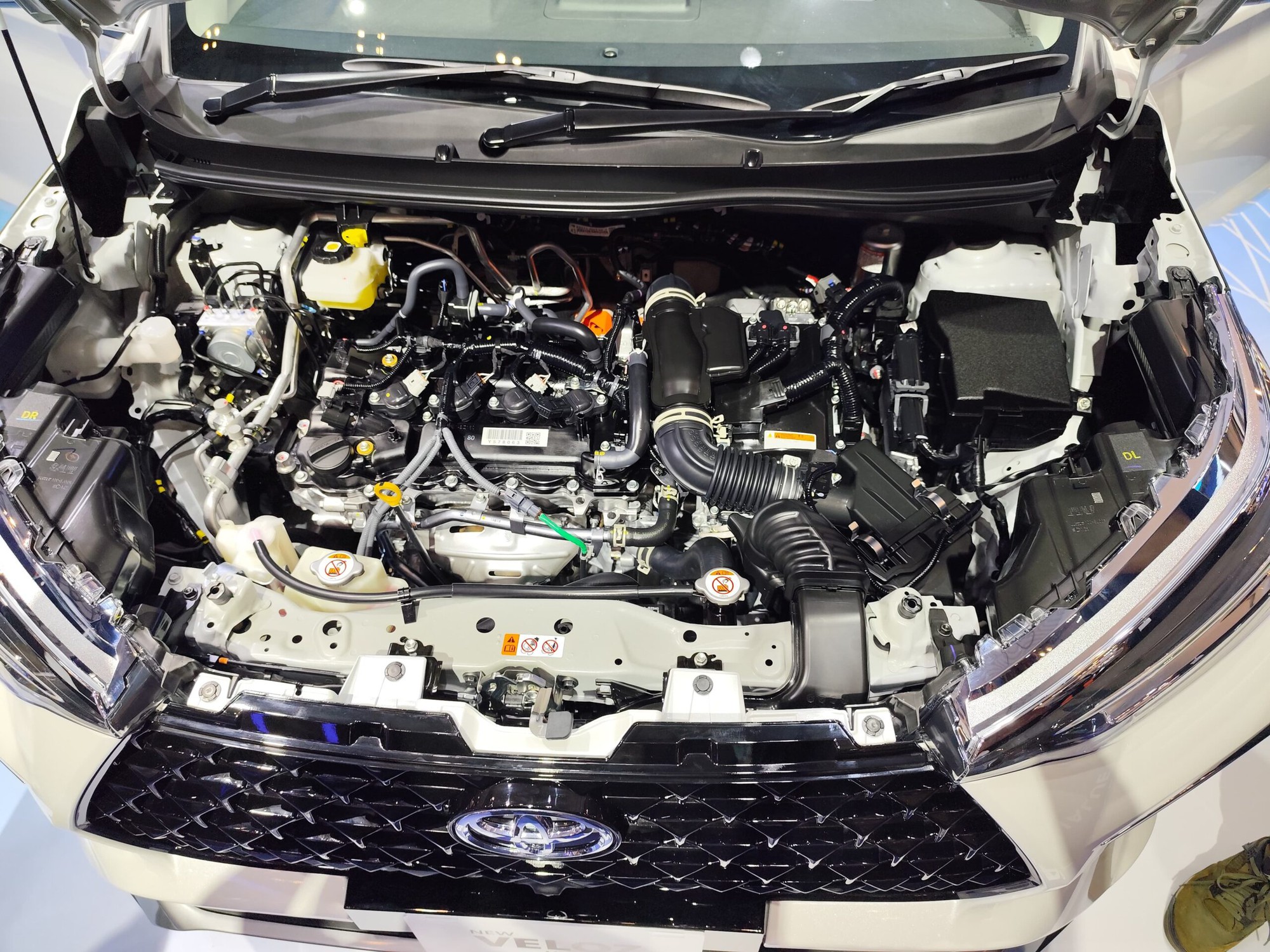 Ảnh thực tế Toyota Veloz hybrid giá quy đổi từ 472 triệu đồng vừa ra mắt: Động cơ 1.5L, có tính năng chạy điện, đáp trả Xpander hybrid- Ảnh 7. Ảnh thực tế Toyota Veloz hybrid giá quy đổi từ 472 triệu đồng vừa ra mắt: Động cơ 1.5L, có tính năng chạy điện, đáp trả Xpander hybrid- Ảnh 7.