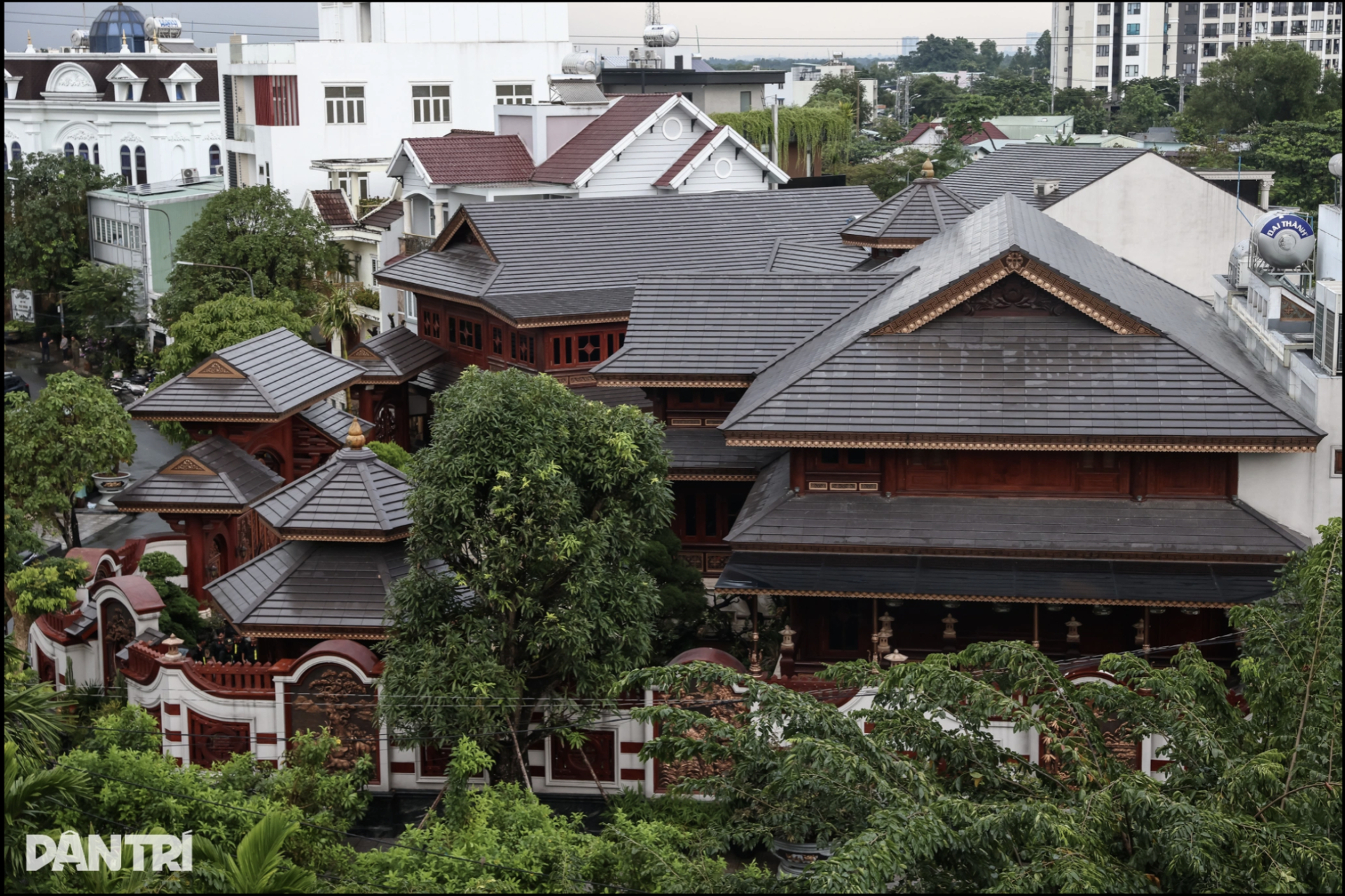 To&agrave;n cảnh từ tr&ecirc;n cao biệt phủ xa hoa 4000m2 của vợ chồng "b&agrave; tr&ugrave;m" thẩm mỹ viện Mailisa- Ảnh 3.