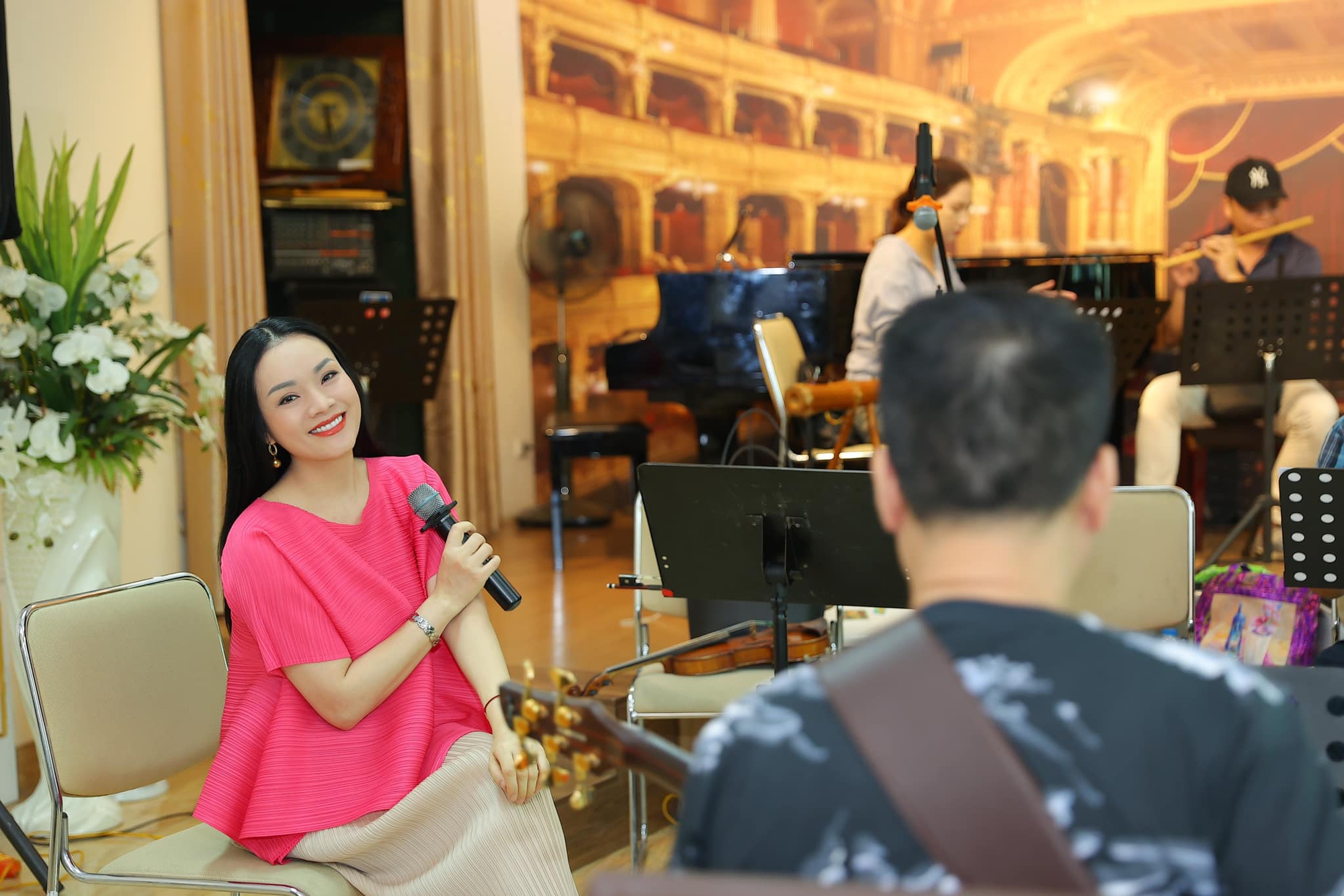 Nữ ca sĩ vừa được thành Phó Giáo sư ở tuổi 43: Hôn nhân viên mãn với chồng 2 là Viện trưởng- Ảnh 2.