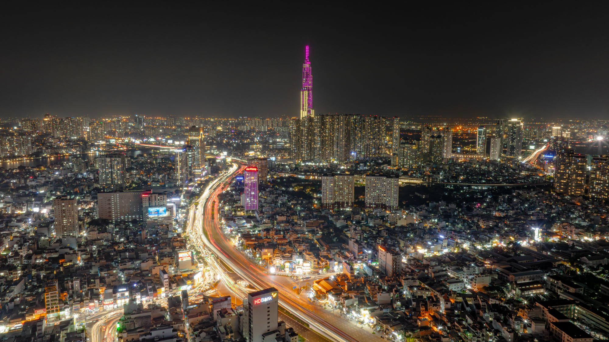 Toà tháp biểu tượng khiến cho căn nhà nào nhìn thấy nó cũng đều tăng giá- Ảnh 7.