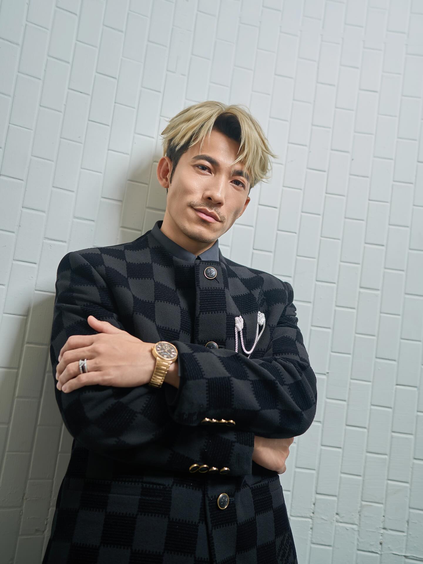 Liên Bỉnh Phát lần đầu công khai hôn bạn gái 5 năm trước hàng vạn người!- Ảnh 2. Liên Bỉnh Phát lần đầu công khai hôn bạn gái 5 năm trước hàng vạn người!- Ảnh 2.