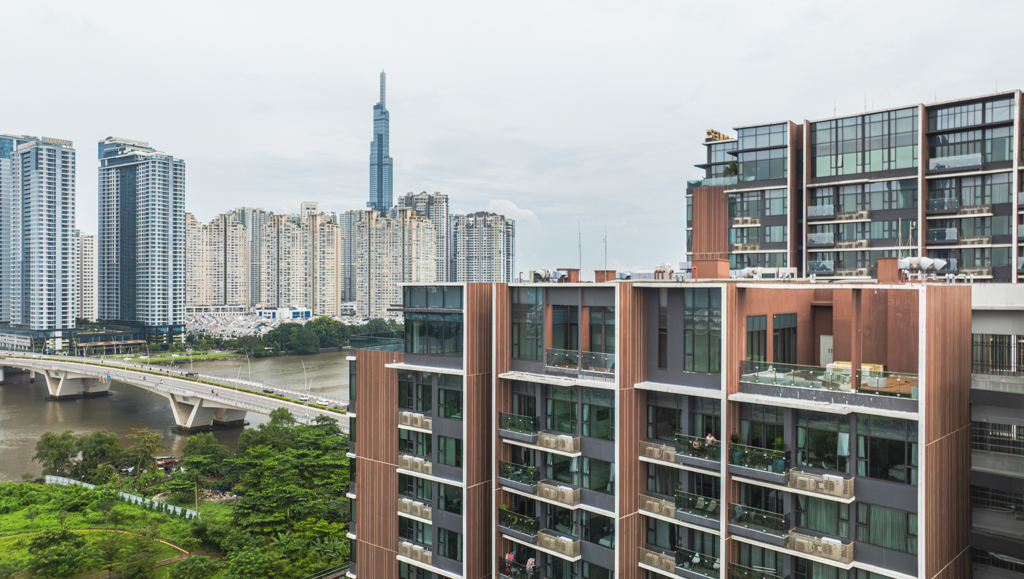 Toà tháp biểu tượng khiến cho căn nhà nào nhìn thấy nó cũng đều tăng giá- Ảnh 9.