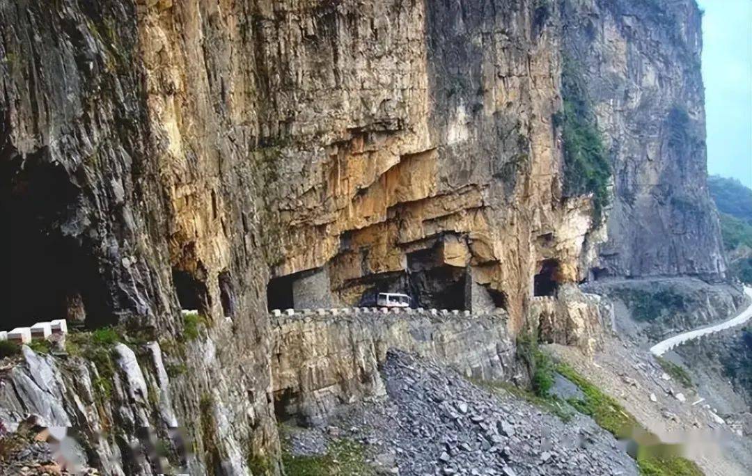 Phát hiện 1 mỏ vàng hơn 400 năm tuổi, trữ lượng hàng trăm tấn khi dùng mìn phá núi mở đường- Ảnh 1.