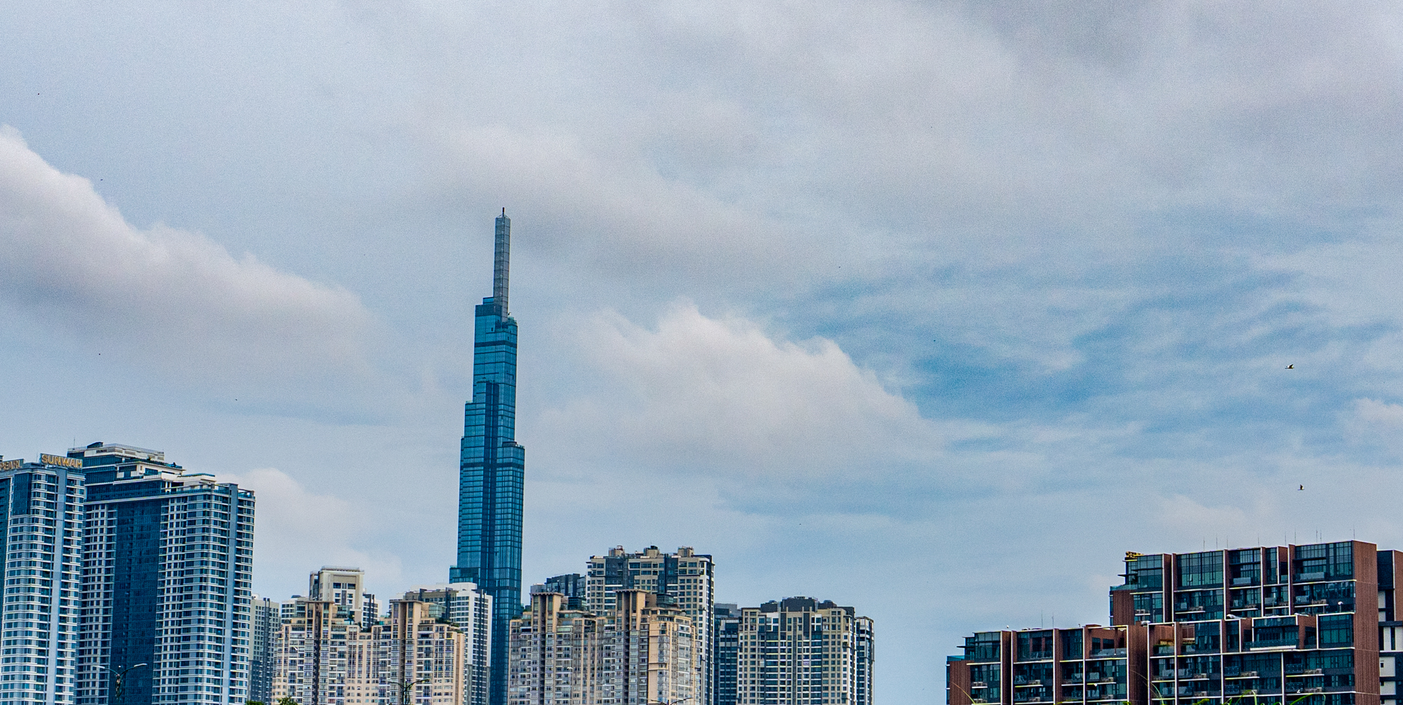 Toà tháp biểu tượng khiến cho căn nhà nào nhìn thấy nó cũng đều tăng giá- Ảnh 10.