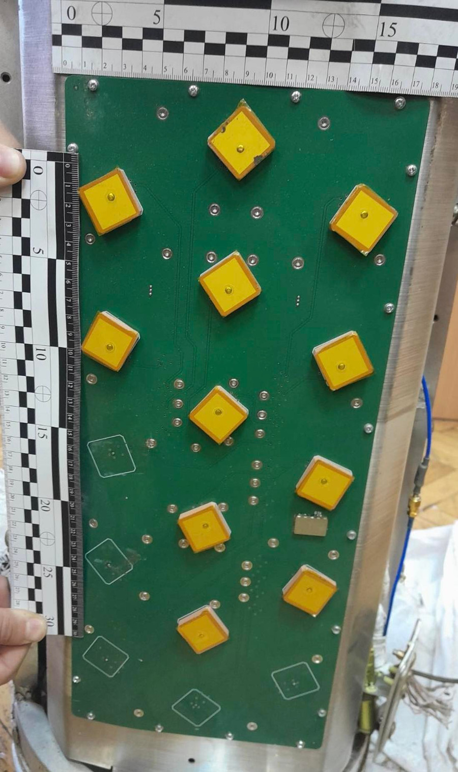 Ph&aacute;t hiện ăng ten CRPA mới tr&ecirc;n bom lượn tầm xa UMPB-5R- Ảnh 2.