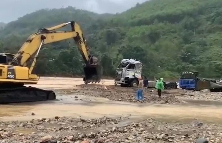 Tìm thấy thi thể nghi tài xế bị lũ cuốn khi băng qua cầu tràn ở Quảng Trị- Ảnh 2.