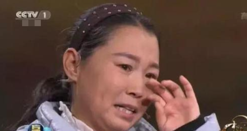 Mang "cành cây" đi thẩm định, nông phụ khẳng định do người ăn xin tặng: Chuyên gia quát lớn 'Cô nói dối!'- Ảnh 4.