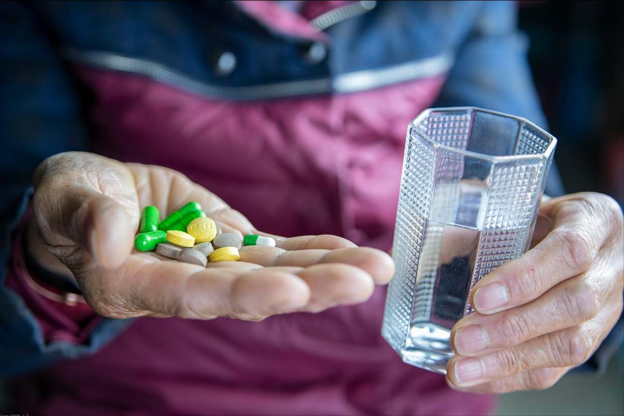 Nghỉ hưu 11 năm, lương hưu 33 triệu/th&aacute;ng m&agrave; bố mẹ t&ocirc;i chỉ c&ograve;n 296 triệu tiết kiệm - t&ocirc;i mất ngủ 3 đ&ecirc;m khi mở sổ ng&acirc;n h&agrave;ng- Ảnh 3.