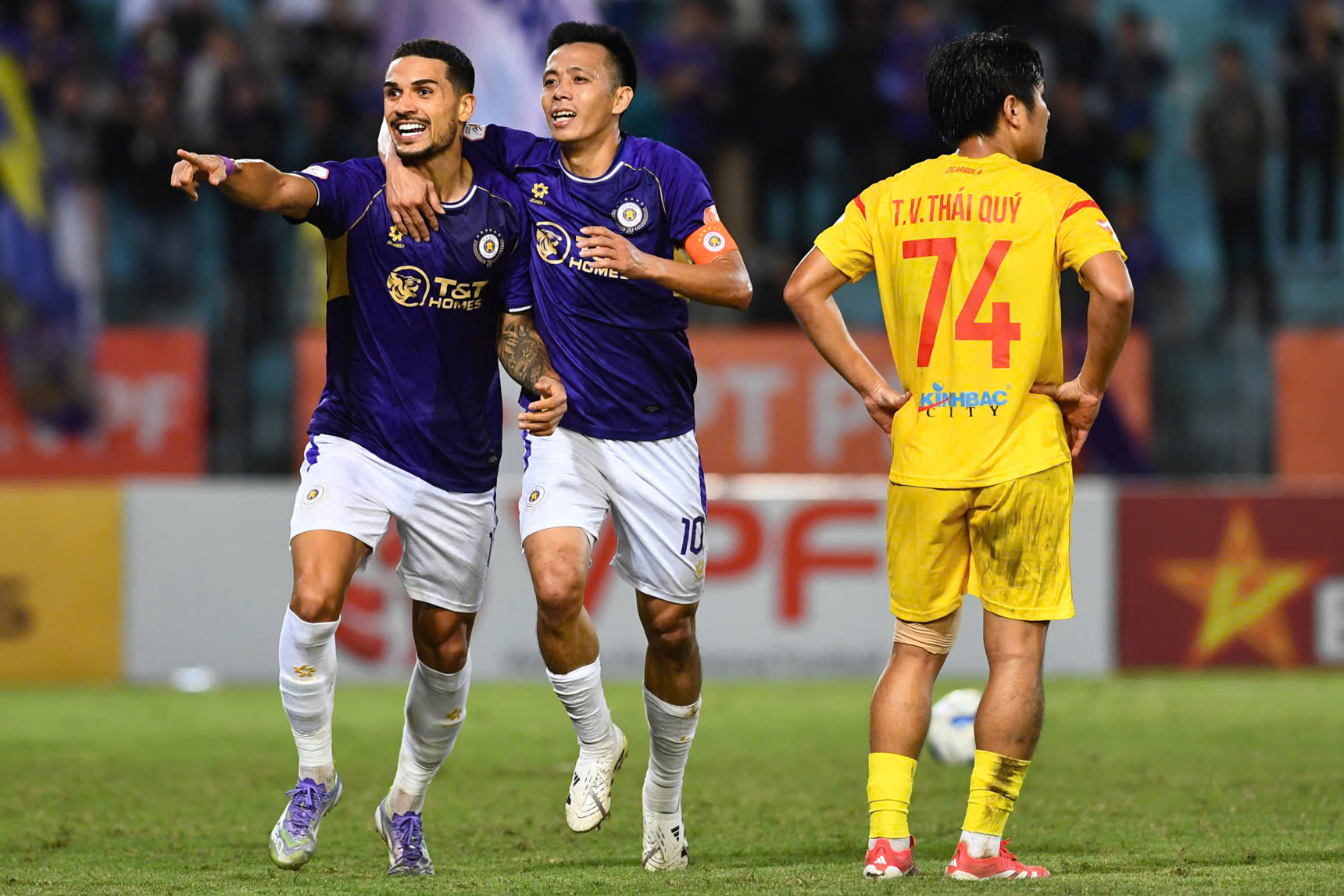 CLB V.League tính chia tay nhà vô địch AFF Cup, mời con trai HLV huyền thoại về thay thế?- Ảnh 3.