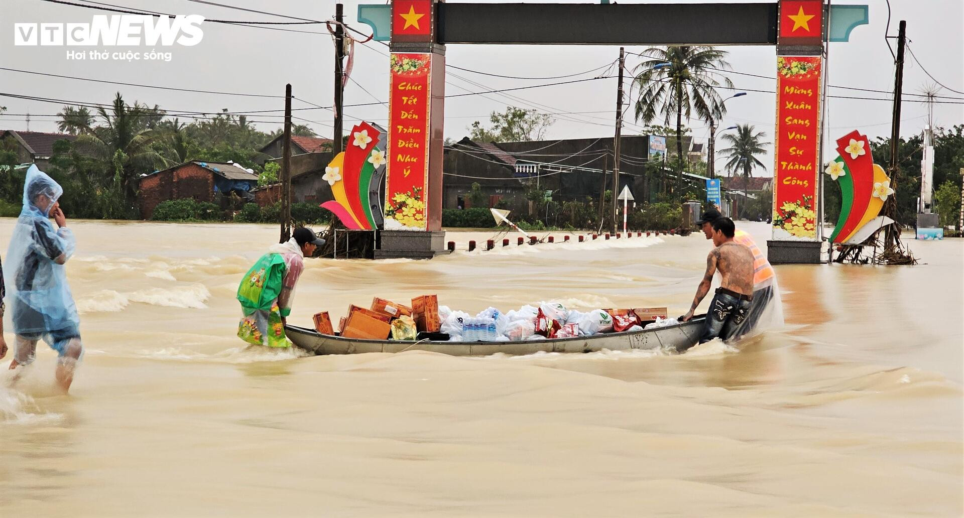 72 giờ sinh tử ở Hòa Thịnh: Những chuyện ám ảnh nơi rốn lũ- Ảnh 1.