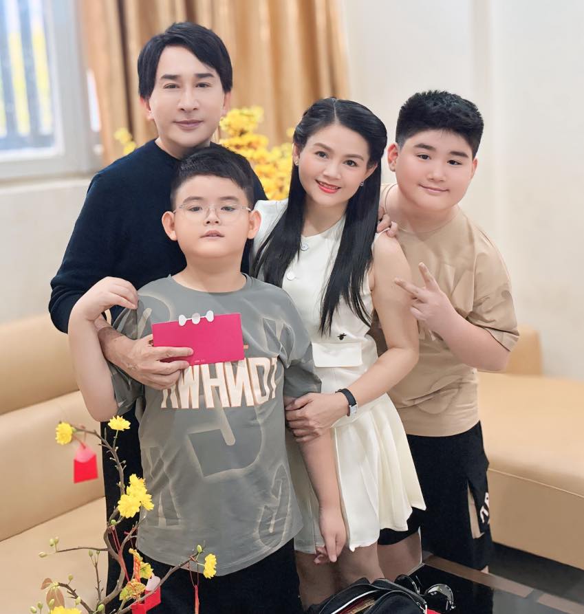 Nam NSƯT trượt danh hiệu NSND vì 1 sai lầm: 3 đời vợ, 5 con thuận hòa, ở biệt thự xa hoa- Ảnh 4. Nam NSƯT trượt danh hiệu NSND vì 1 sai lầm: 3 đời vợ, 5 con thuận hòa, ở biệt thự xa hoa- Ảnh 4.