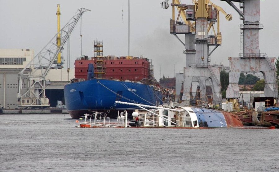 Nhà máy đóng tàu nguy cơ sụp đổ- Ảnh 1.