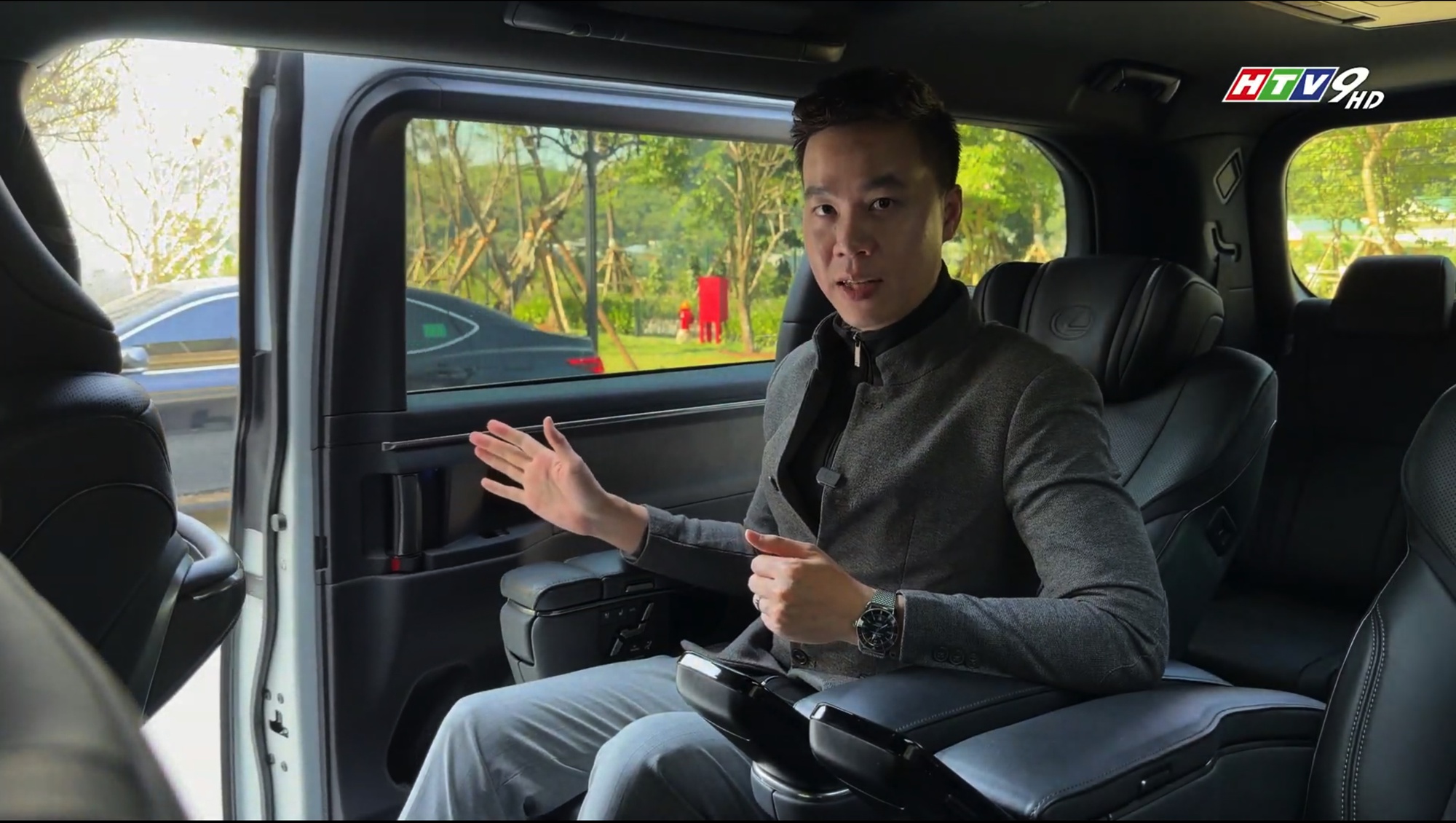 Ghế ‘ông chủ’ trên Lexus LM 500h hơn 7,5 tỷ đồng có gì: Chuẩn khoang thương gia, chỉnh điện toàn bộ, ánh sáng tinh tế, âm thanh cao cấp- Ảnh 2.