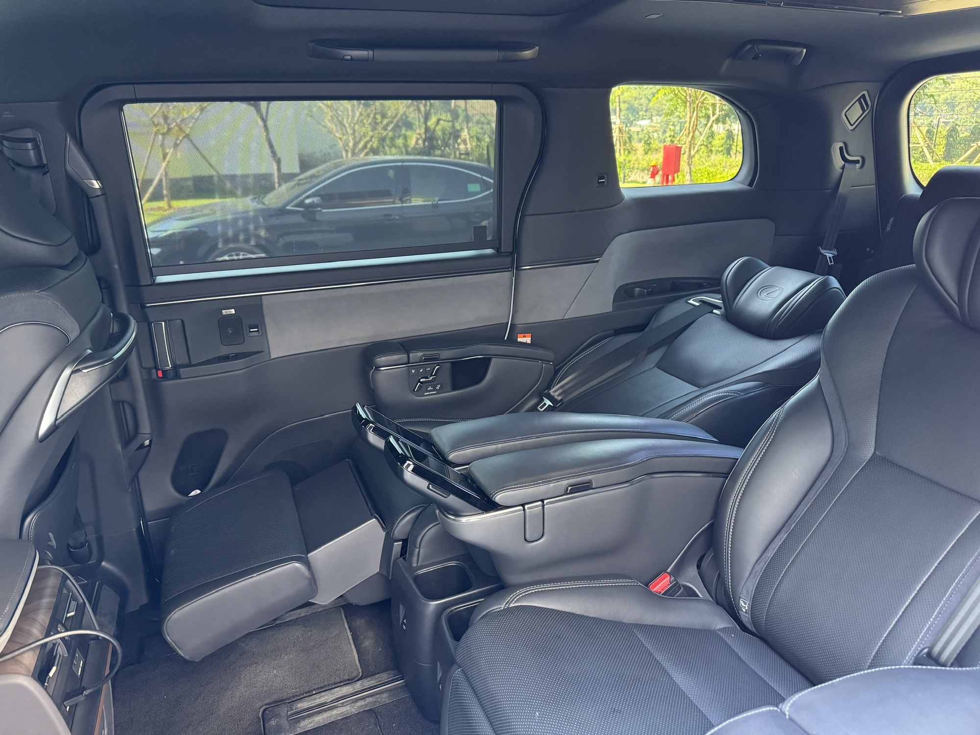 Ghế ‘ông chủ’ trên Lexus LM 500h hơn 7,5 tỷ đồng có gì: Chuẩn khoang thương gia, chỉnh điện toàn bộ, ánh sáng tinh tế, âm thanh cao cấp- Ảnh 4.