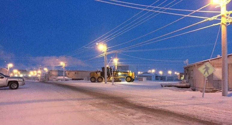 Thị trấn Mỹ không nhìn thấy Mặt trời suốt 64 ngày- Ảnh 1.