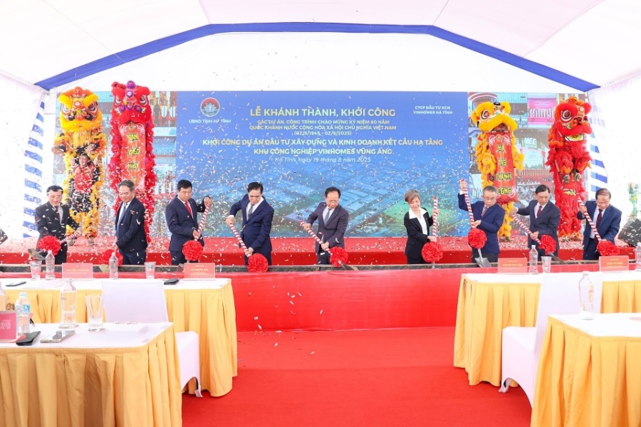 Tỷ phú Phạm Nhật Vượng liên tục rót vốn vào quê nhà: Từ khu công nghiệp, nhà xưởng ô tô điện đến dự án cảng quốc tế gần 8.900 tỷ đồng- Ảnh 3.