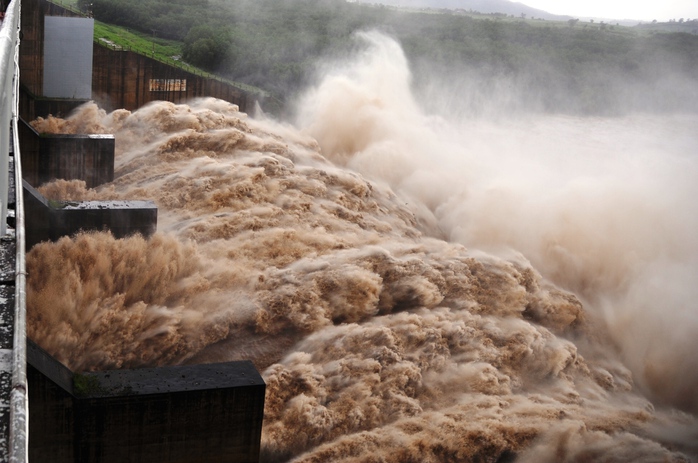 Lãnh đạo xã Hòa Thịnh nói về thông tin lan truyền "nhà trú lũ tập thể bị sập, người chết hàng loạt"- Ảnh 1.