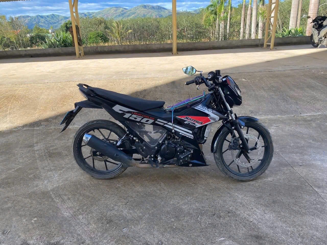 Chuyện thật như đùa, liều lĩnh chui vào nơi tạm giữ xe để lấy lại xe vi phạm của mình- Ảnh 1.