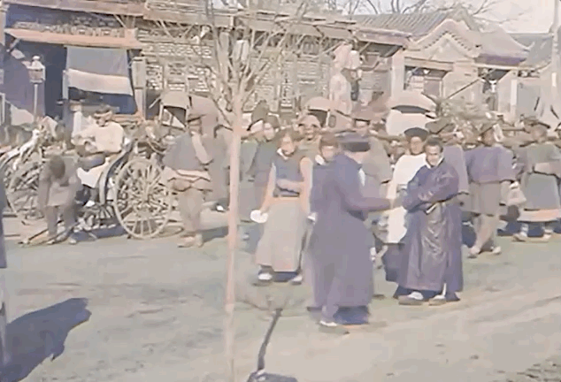 Video AI phục dựng cuộc sống thật tại Bắc Kinh thời nhà Thanh: Quá ngỡ ngàng!- Ảnh 3.