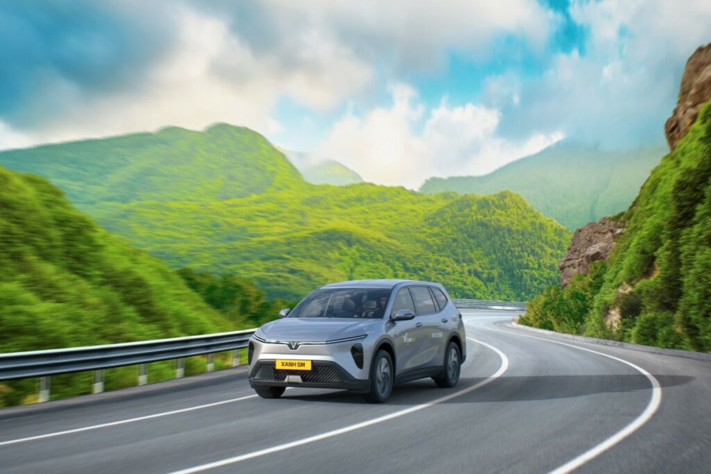 Xanh SM của tỷ phú Phạm Nhật Vượng bắt đầu triển khai dịch vụ xe ghép 7 chỗ liên tỉnh bằng Limo Green, chạy từ 4h sáng, tần suất 60 phút/chuyến- Ảnh 1.